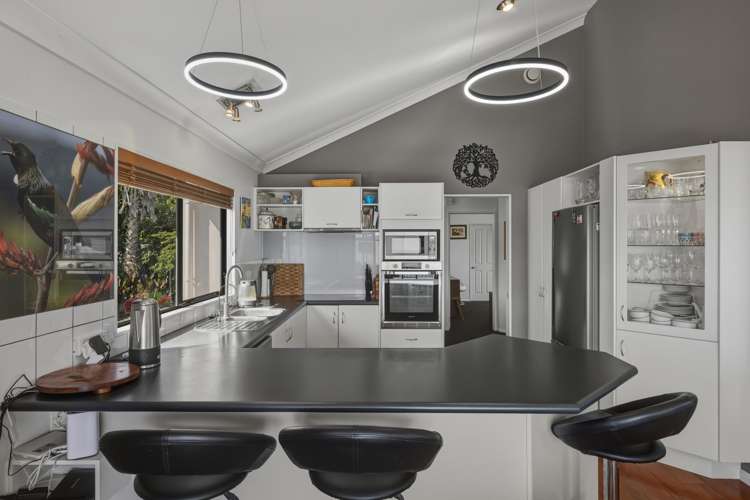 13B Beach Road Otumoetai_15