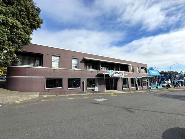HIGH PROFILE NEWMARKET SHOWROOM