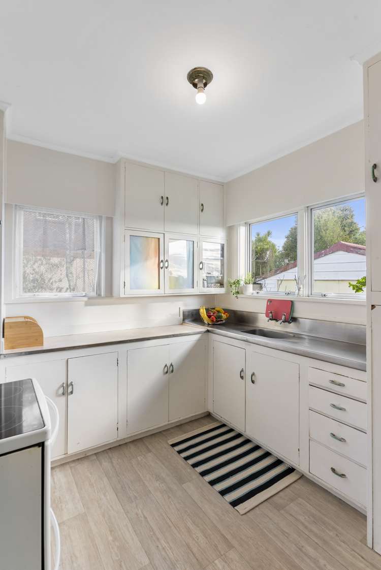 4208 Great North Road Glendene_12