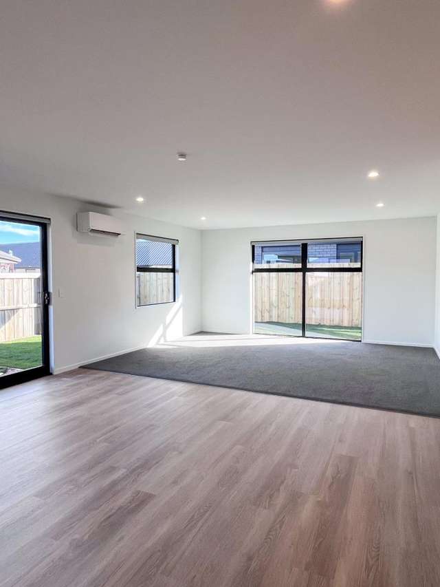 28 Accadia Drive 11103_4