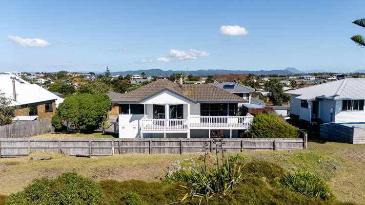 4 Commodores Close Coastlands_16