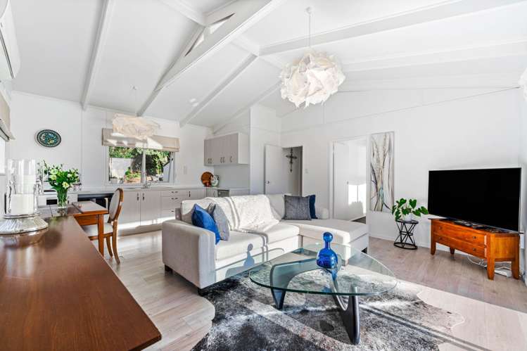 14 Domain Crescent Muriwai_8