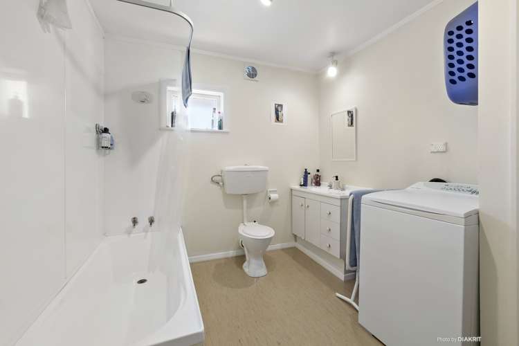 213 The Parade Island Bay_7