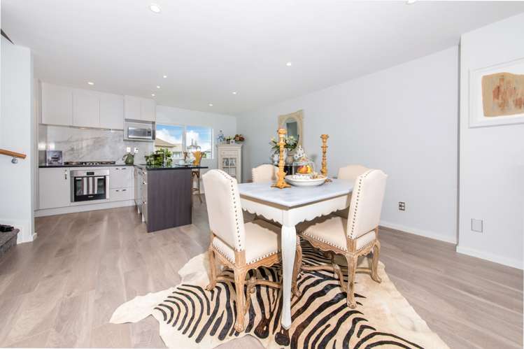 85 Bordeaux Parade Te Atatu South_17