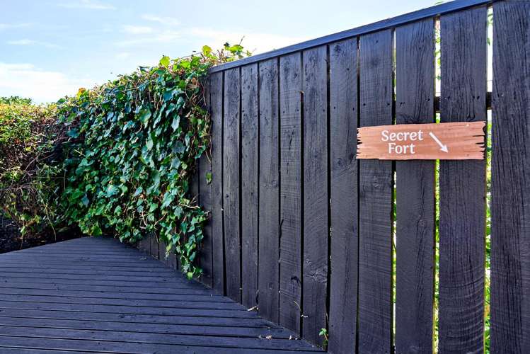 13 St Edmund Crescent Tawa_21