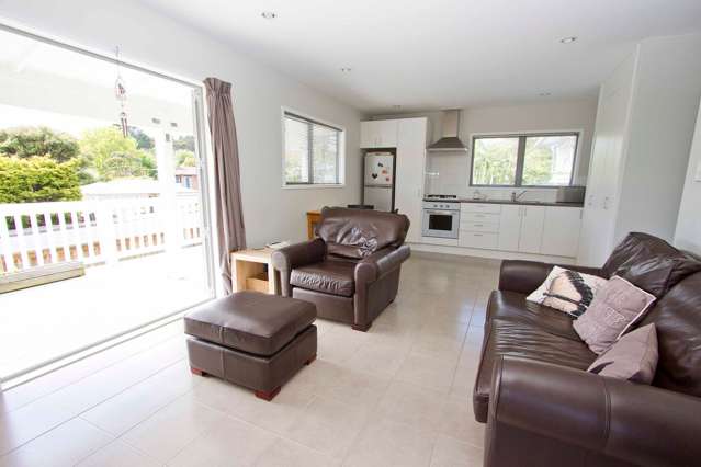 1/127 Atkinson Road Titirangi_4