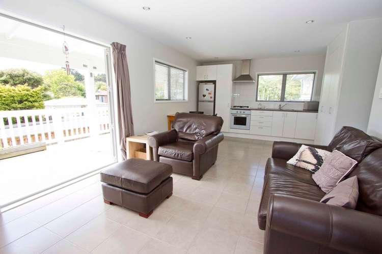 1/127 Atkinson Road Titirangi_4