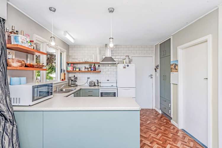 5669 West Coast Road Springfield_11