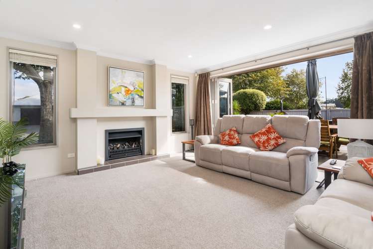 42 Pohutukawa Crescent Parklands_7