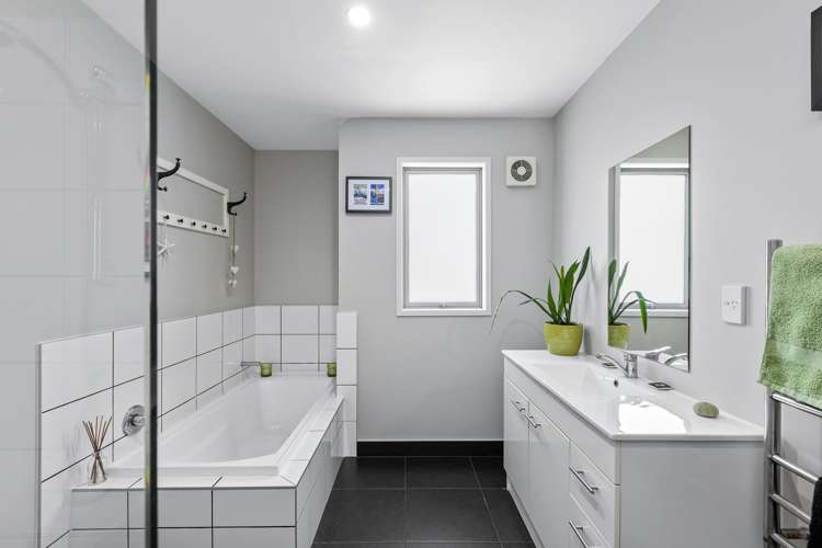 4A Astrolabe Place Gulf Harbour_13