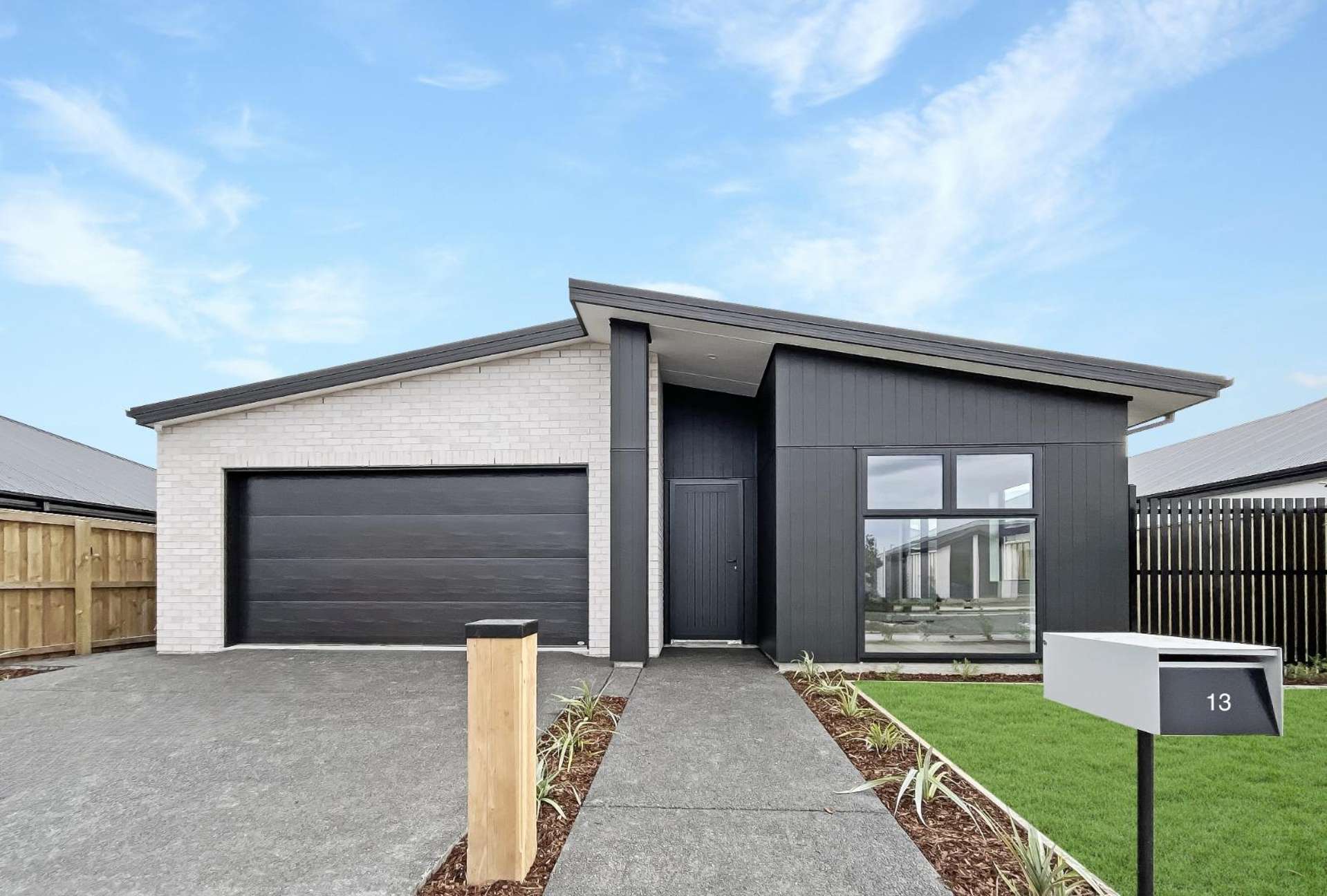 13 SIlvergrass Way 11103_0