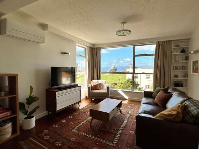 3 Bedrooms in Kelburn with Harbour Views