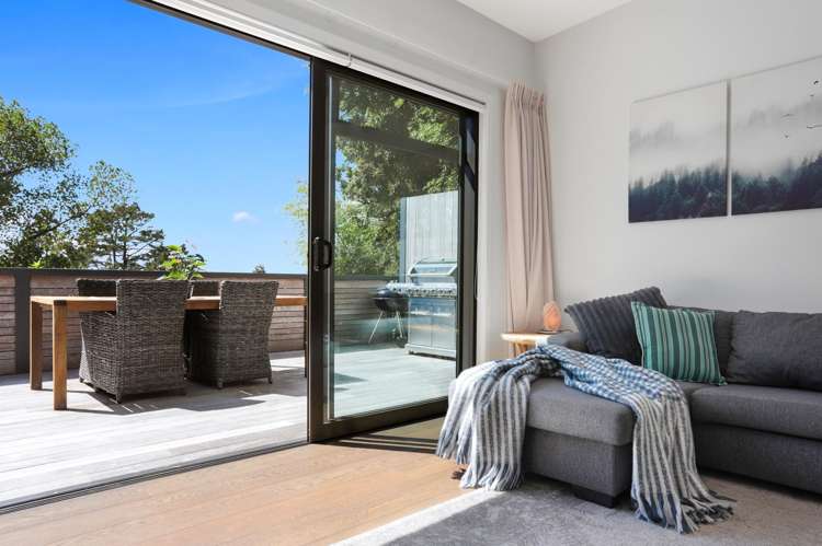 892 West Coast Road_4