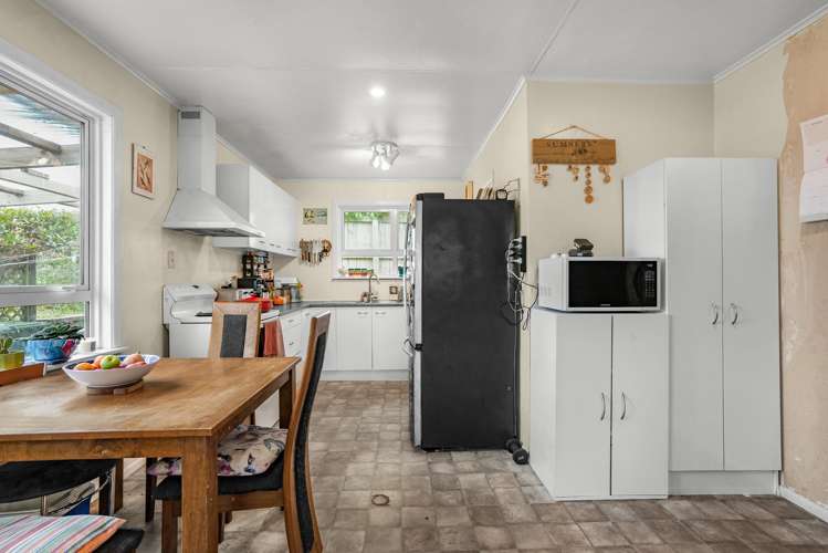 218 Dowse Drive Maungaraki_6