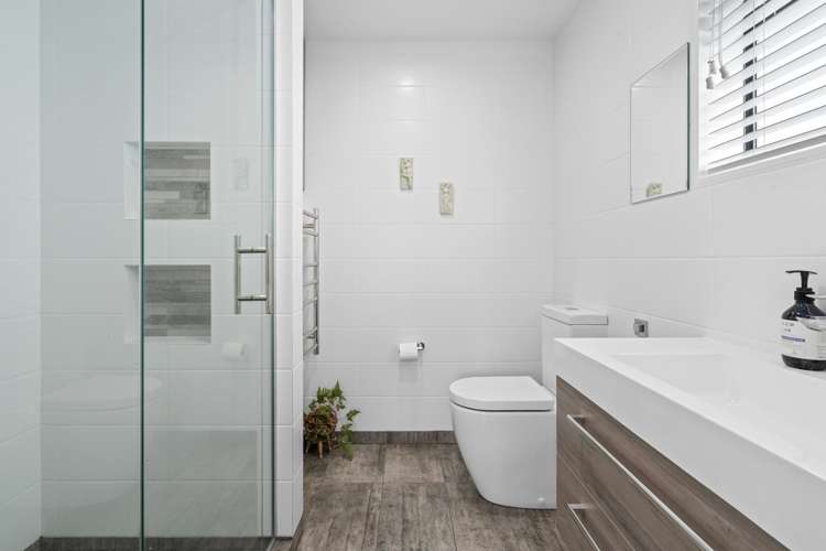 65 Washbourn Drive Richmond_12