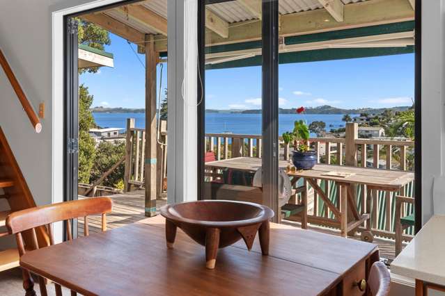 Stunning outlook - walk to the beach