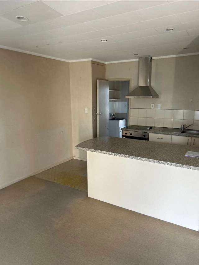 2 Bedroom Unit in Prime Papatoetoe