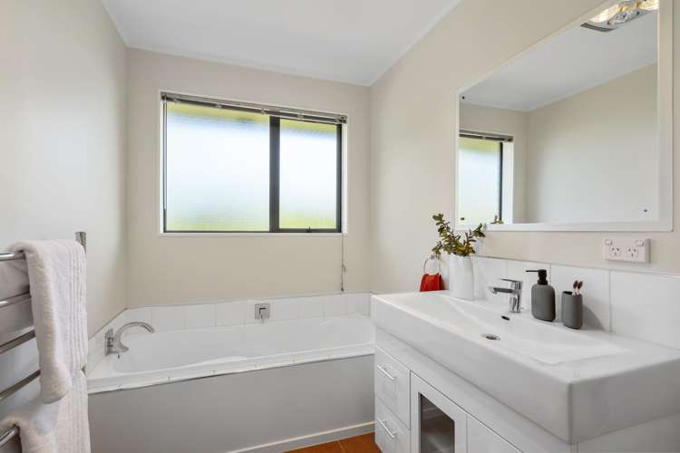 60 Kingsford Drive Stoke_19