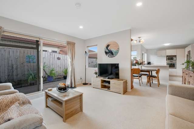 25 Chesterfield Way Orewa_1