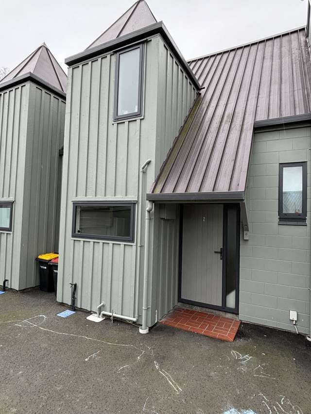 2/33 Vienna Street, Waltham