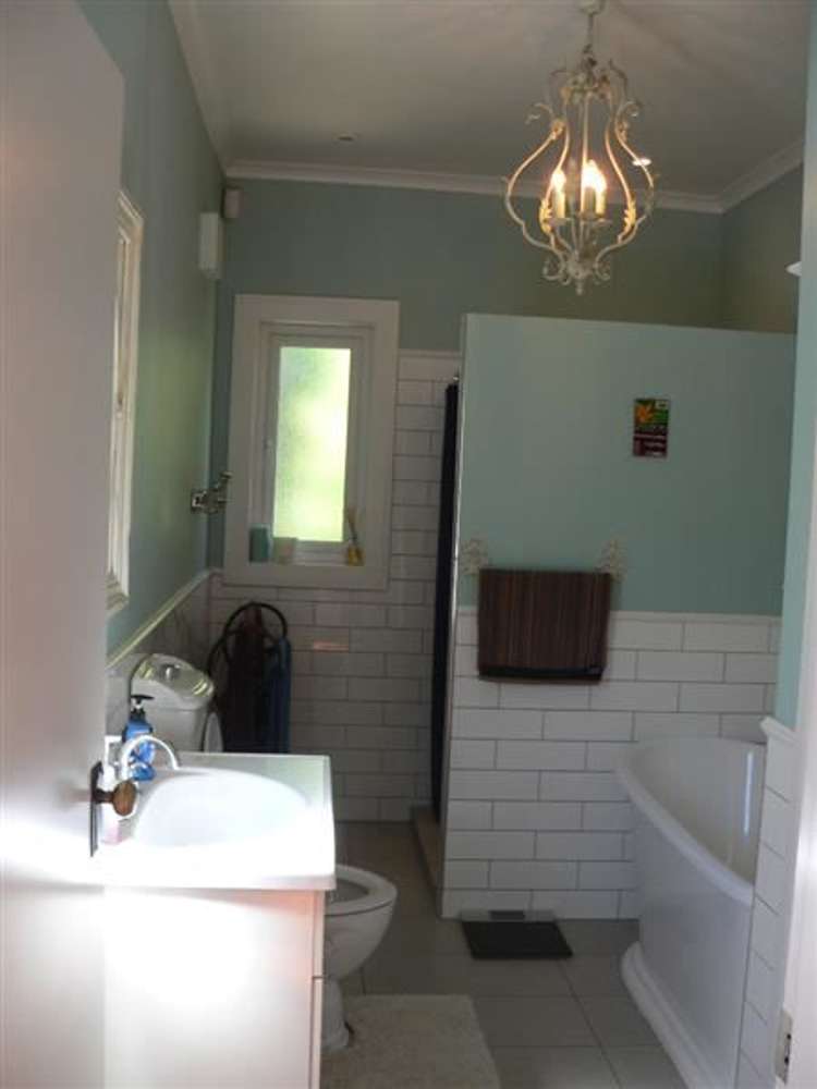 32 Handyside Street Tawa_11