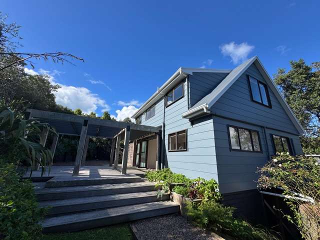 Spacious Family Living in the Heart of Surfdale