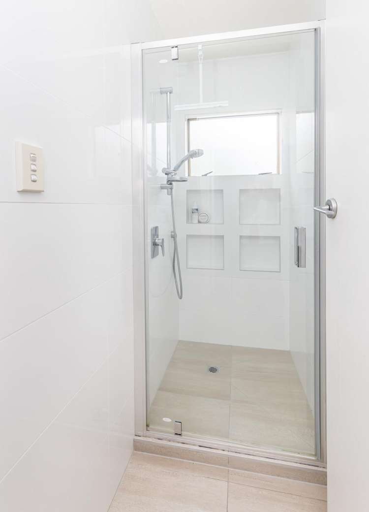 12 Florio Terrace Tawa_13