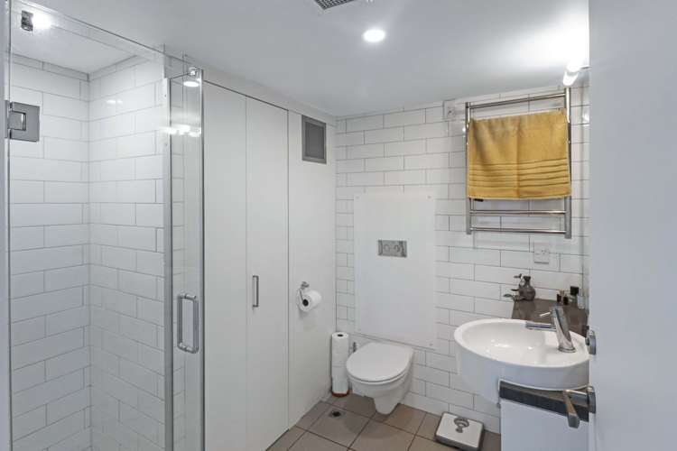 10/370 Oriental Parade 1322_7