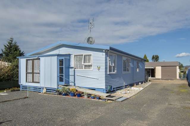 4 Bed home plus a sleepout – water included
