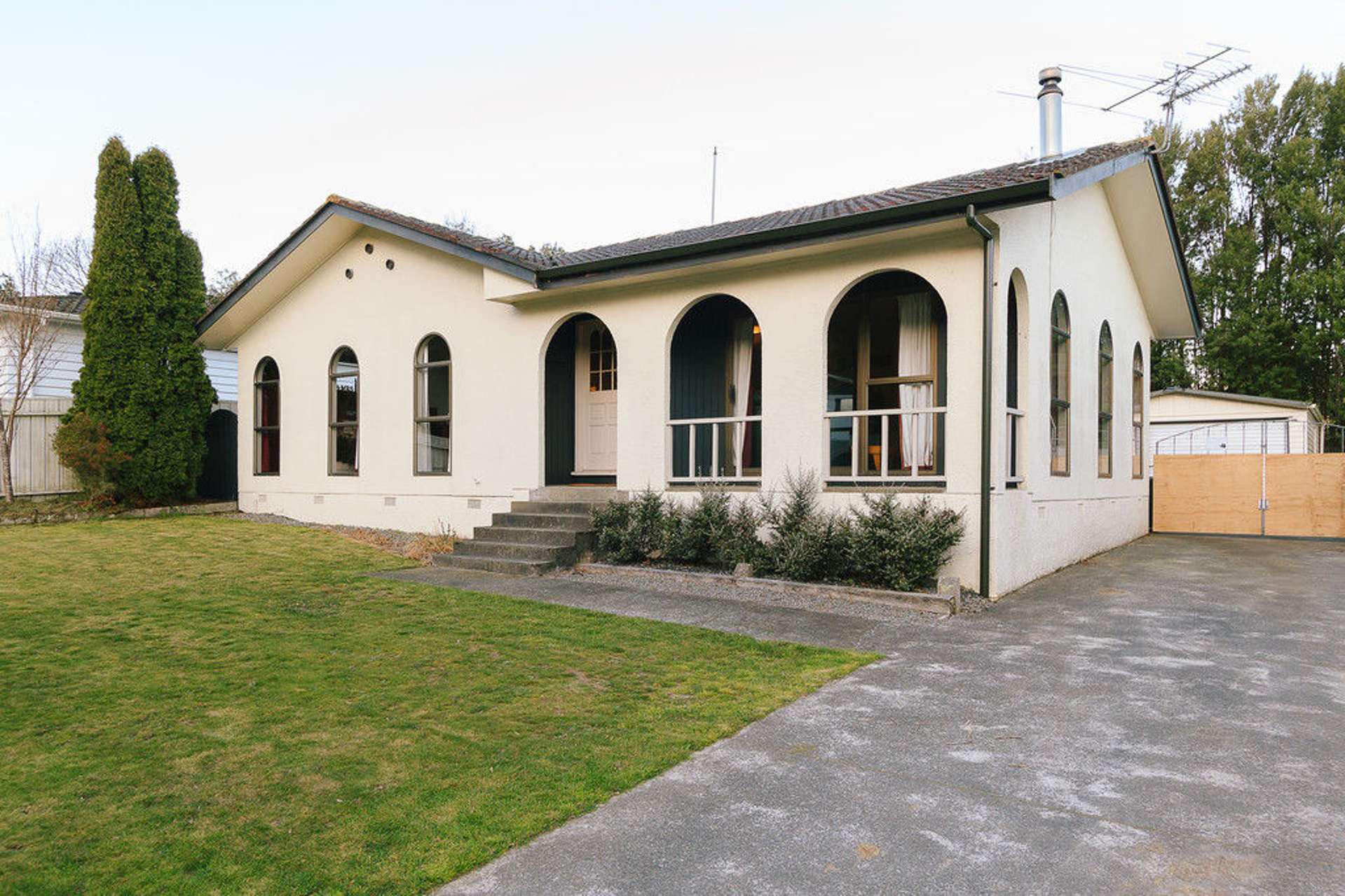 16 Larchmont Grove Totara Park_0