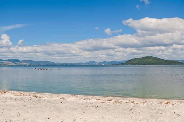 13/1420 Hamurana Road Mourea_31