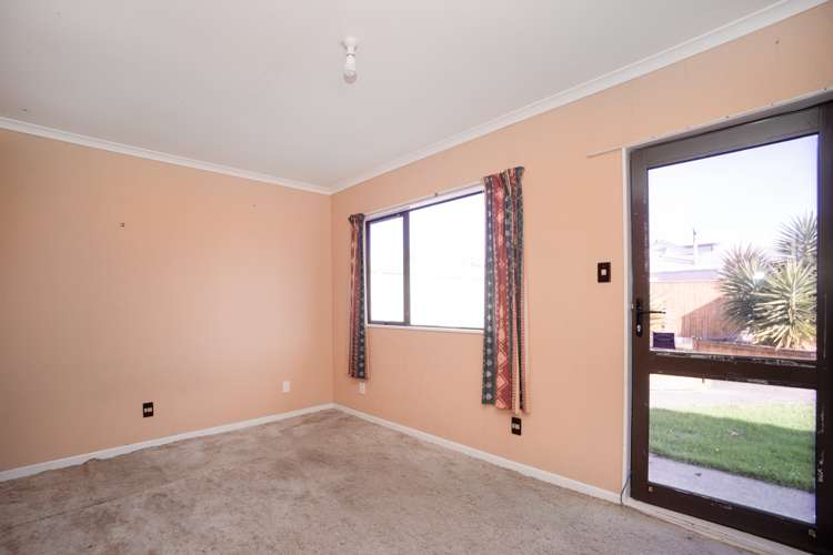 6 Belvedere Crescent Takaro_9