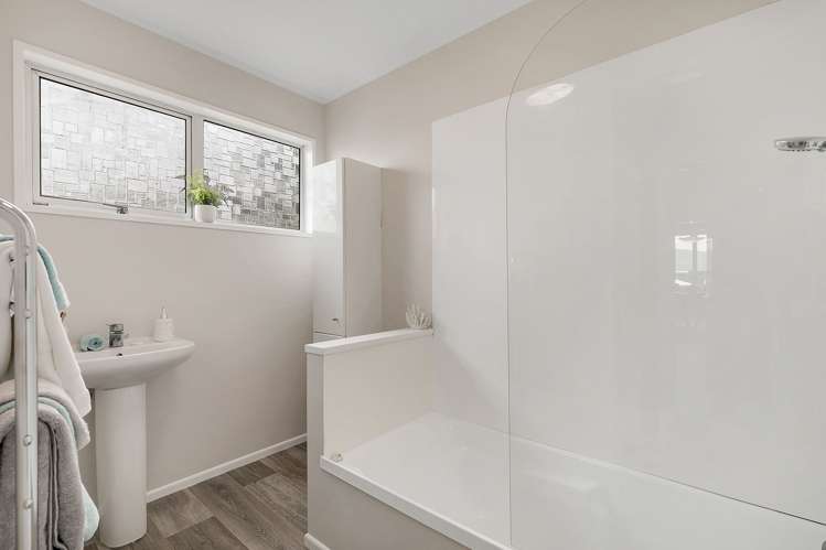 1 Crown Hill Titahi Bay_14