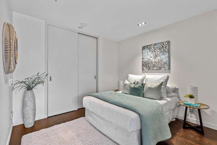 2/6 Beach Front Lane Browns Bay_9