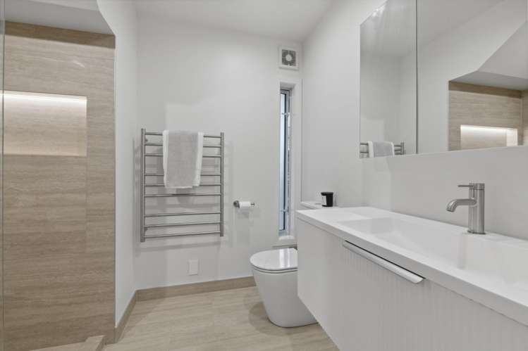 2/4 Richards Avenue Forrest Hill_15