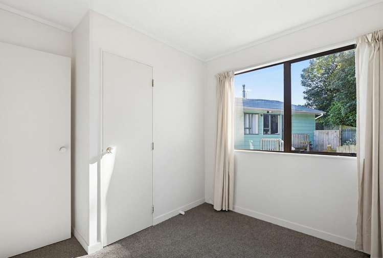48 Cardiff Crescent Cannons Creek_10
