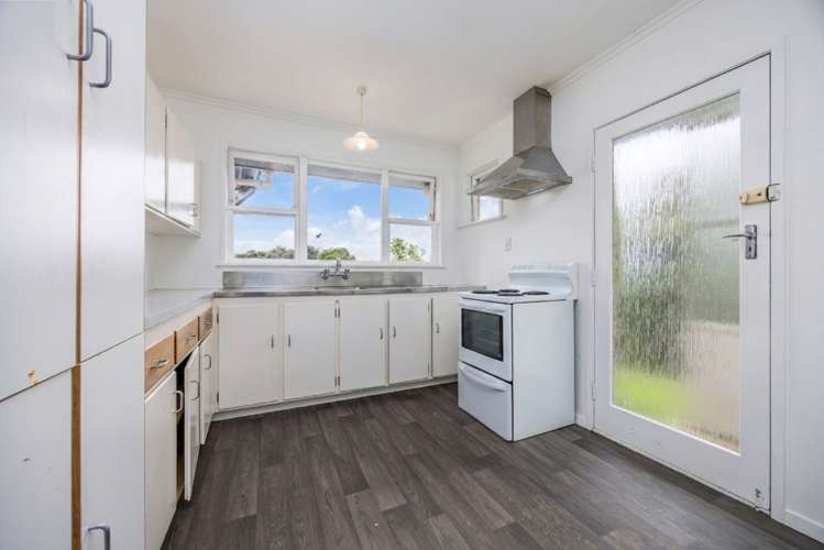 453 Scenic Drive Waiatarua_6