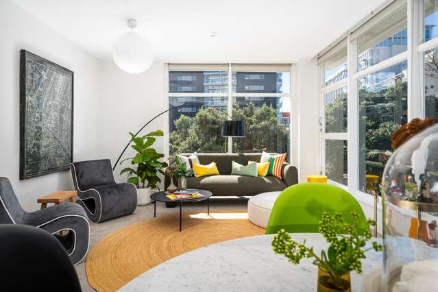 MID-CENTURY STYLE IN THE HEART OF THE CBD