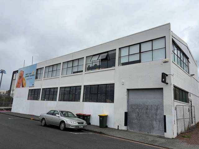 VALUE NEWTON OFFICE / WAREHOUSE