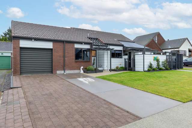 Immaculately presented brick and tile unit