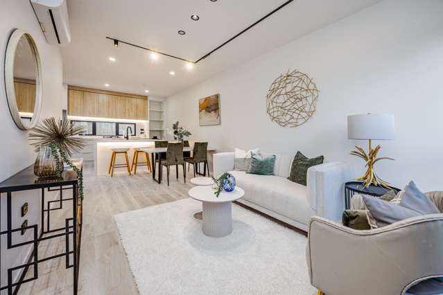 Standalone Freehold with Stamford building warranty
