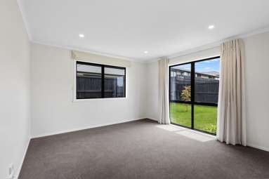 77 Cobham Drive_4