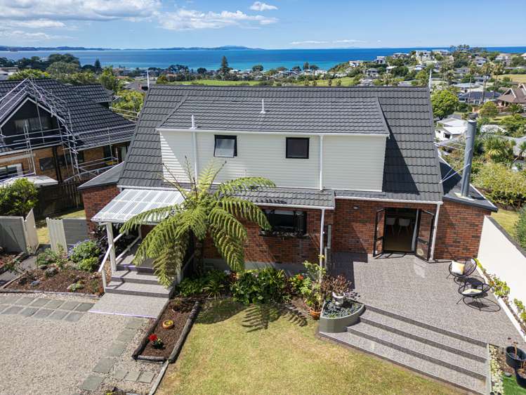 15 Higham Ferrers Place Red Beach_23