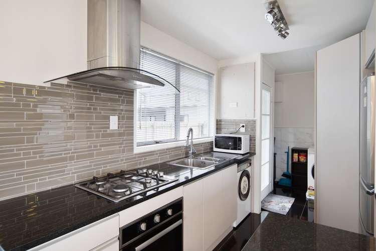 2/1 Funnell Place Manurewa_8