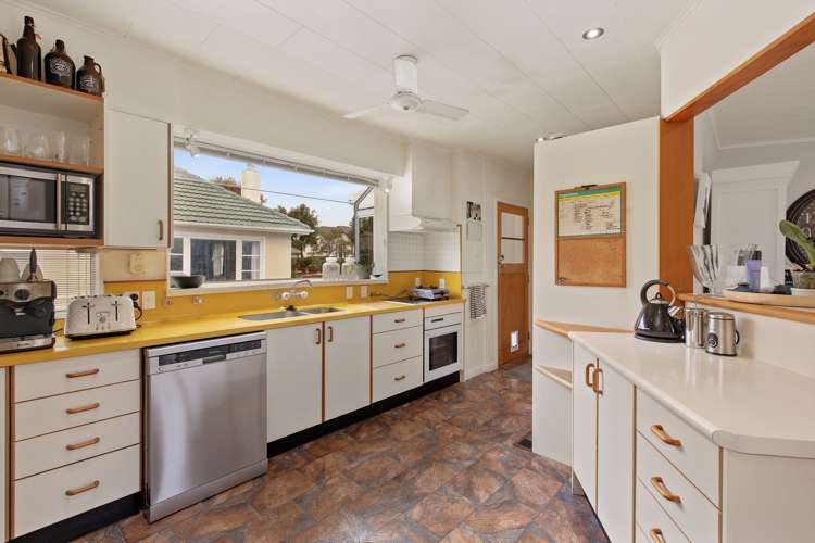 8 Whites Line West Woburn_9