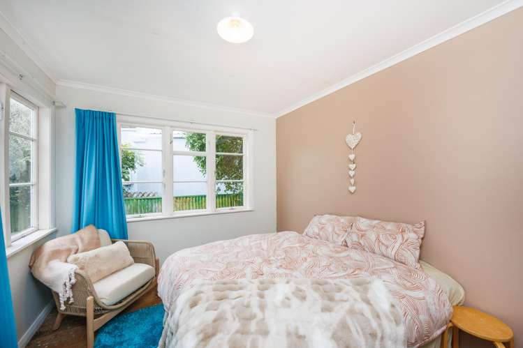 70 Savage Crescent West End_11