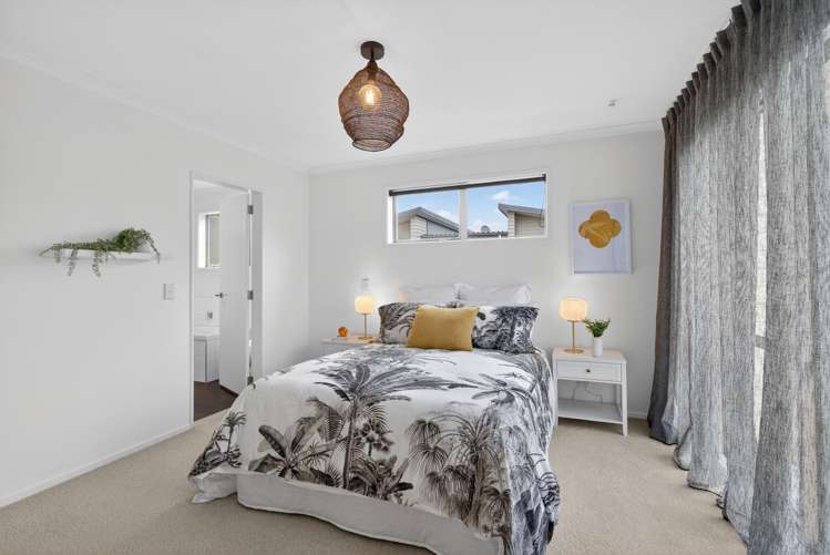 25 Latimer Way Petone_13