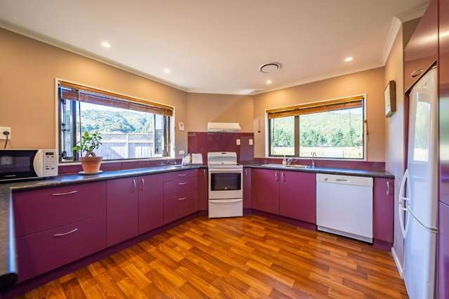 150 Upper Fitzherbert Road Wainuiomata_3