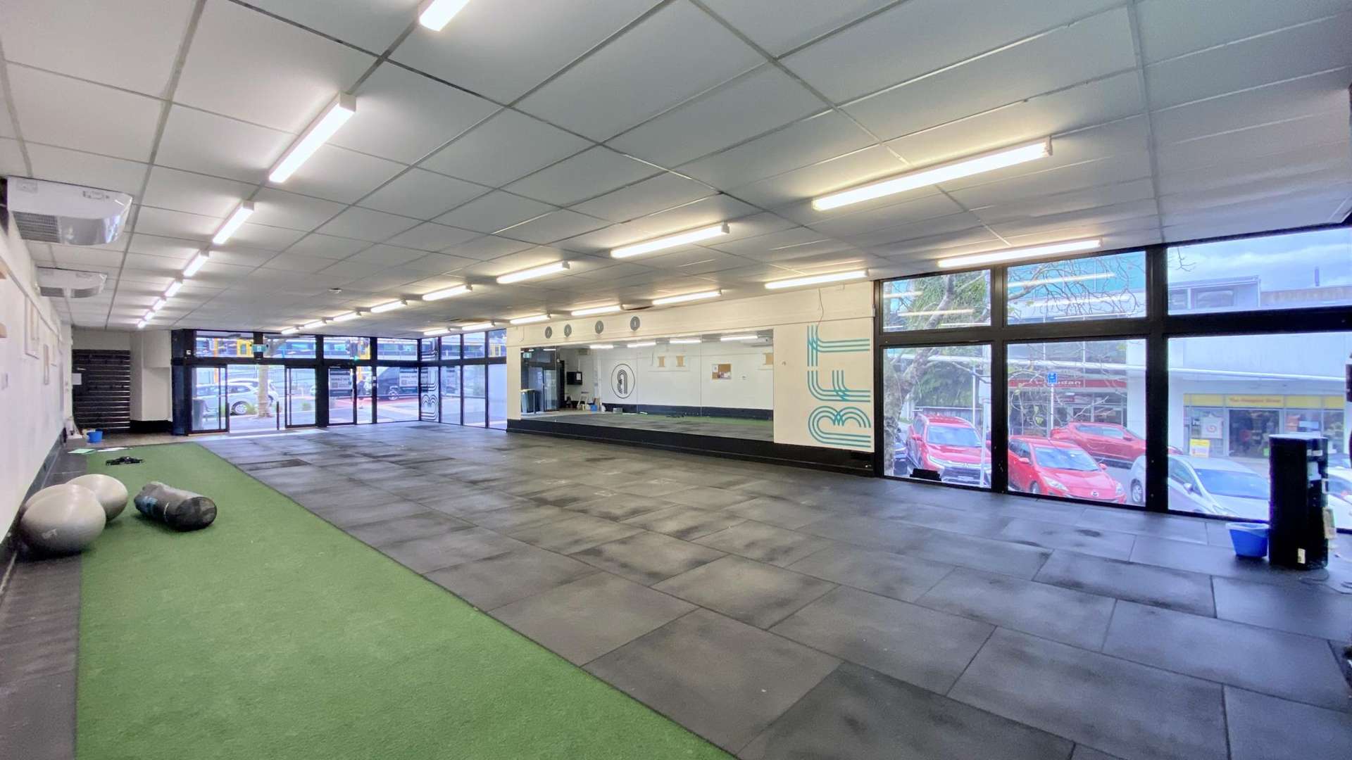 188 West Coast Rd Glen Eden_0