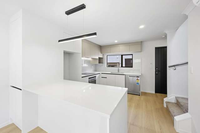 73 Royal Road Massey_4